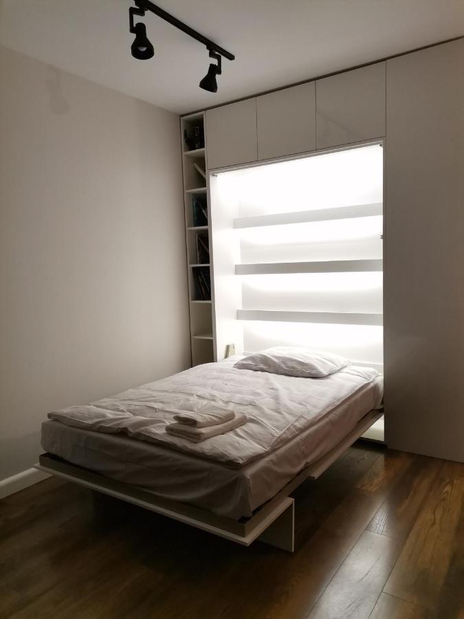 Nowoczesny Apartament Z Widokiem Apartment Varşovia Exterior foto